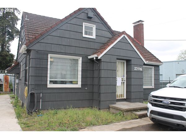 2706 NE COLUMBIA BLVD, Portland, OR 97211