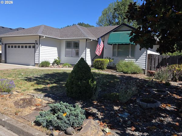 260 VILLAGE DR, Winchester, OR 97495