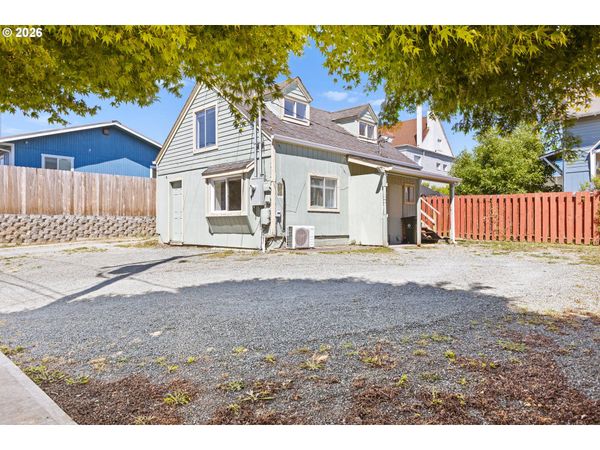 451 4TH ST, Myrtle Point, OR 97458