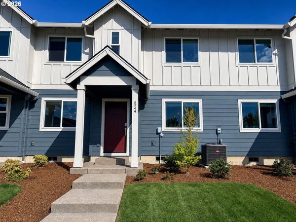 824 SIFUENTEZ CT, Woodburn, OR 97071
