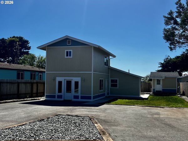 15860 SEA CLIFF DR, Brookings, OR 97415