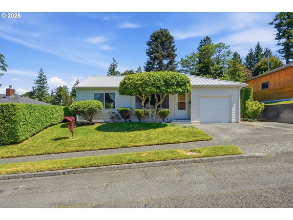 1716 JUNIPER AVE, Coos Bay, OR 97420