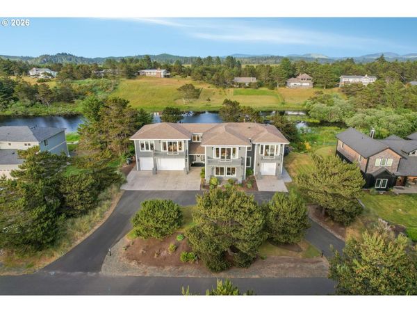 89945 OCEAN DR, Warrenton, OR 97146