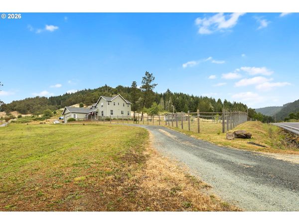 3802 NORTH MYRTLE RD, Myrtle Creek, OR 97457