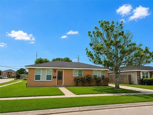 501 WILLOWBROOK Drive , Gretna, LA 70056