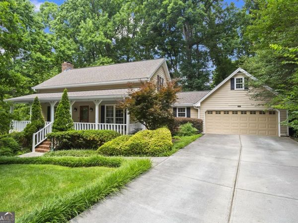 1052 Evelyn Lane SW, Lilburn, GA 30047