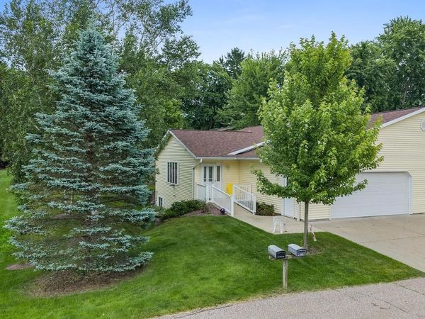 1720 N Hillcrest Drive, Baraboo, WI 53913