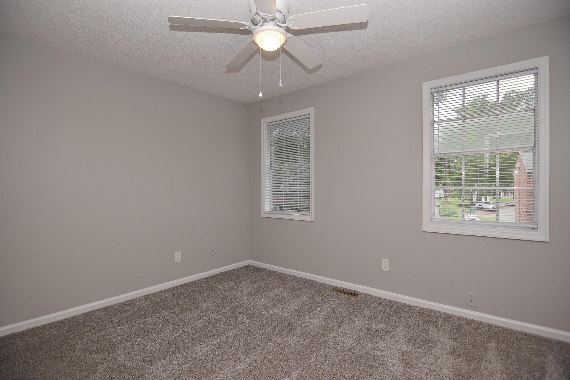 7655 Hunters Ridge Lane Photo 8