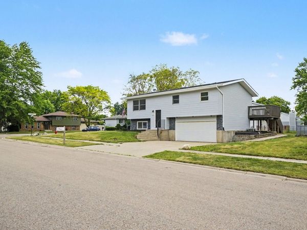 651 Michigan Avenue , South Elgin, IL 60177