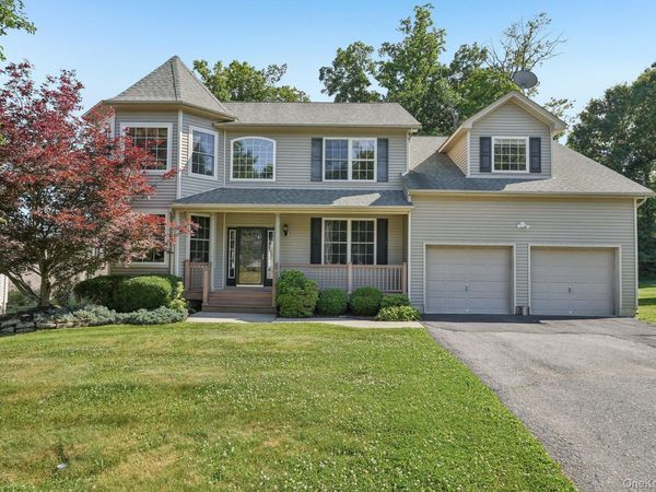 110 Winding Brook Court , New Windsor, NY 12553
