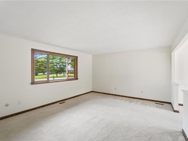 7655 Windham Road, Bethel Township, OH 45371 Photo 4