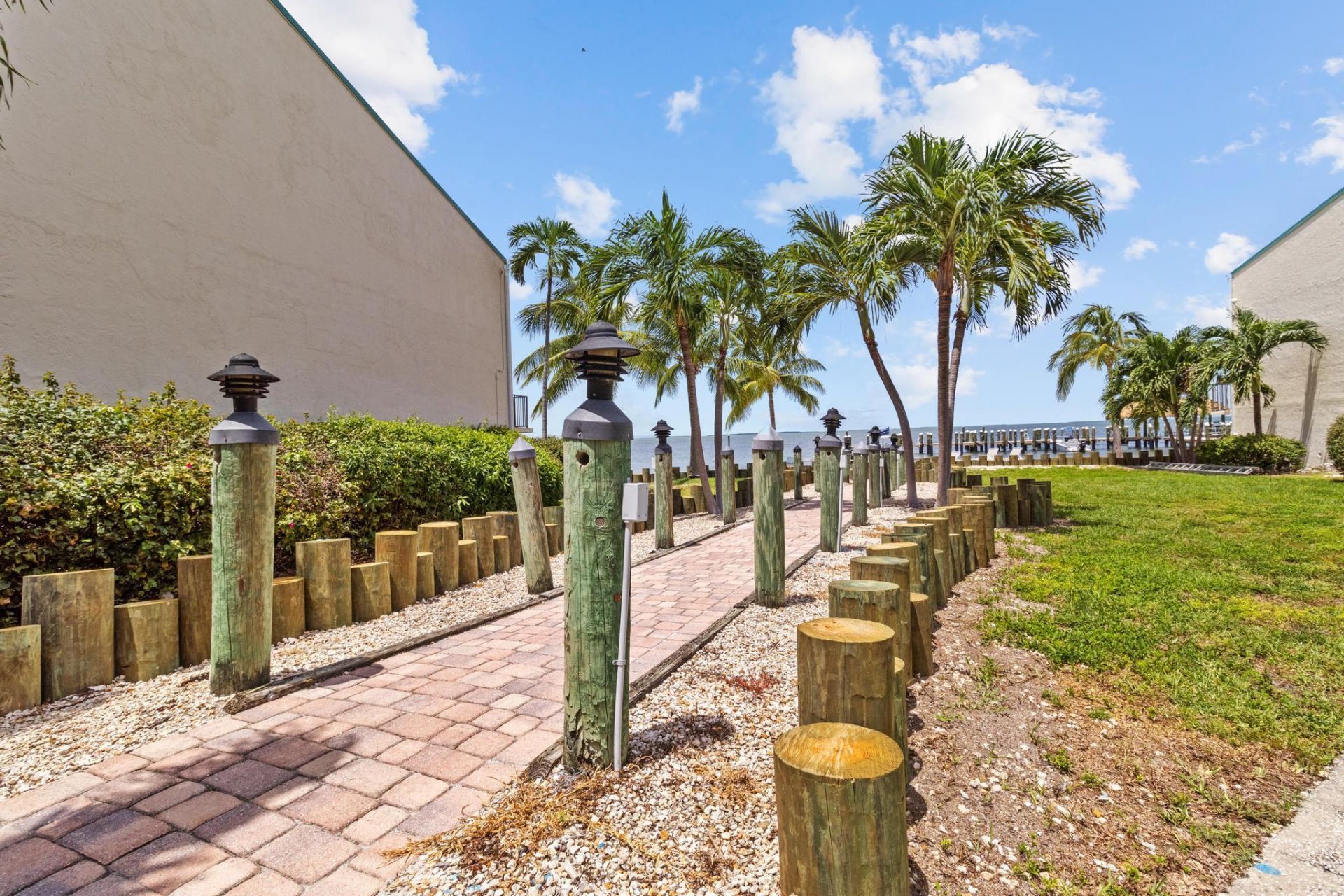 87200 Overseas Highway, Unit APT A 7, Islamorada, FL 33036 Photo