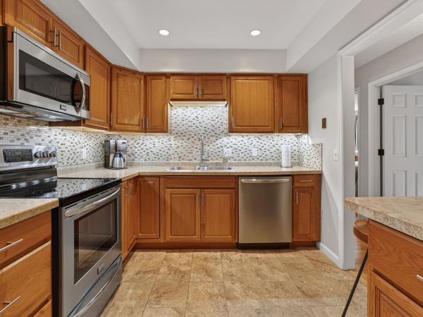 2055 Carriage Drive SW, Unit 2055H, Rochester, MN 55902