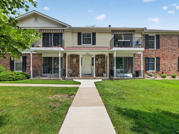 2055 Carriage Drive SW, Unit 2055H, Rochester, MN 55902