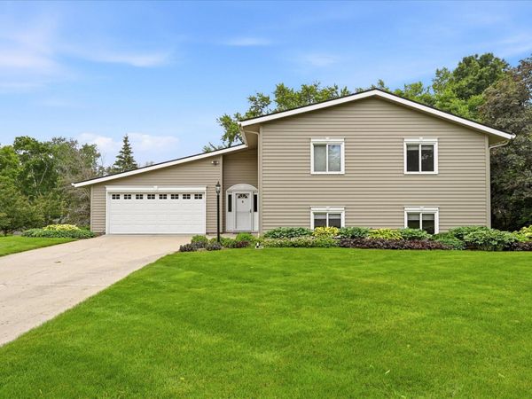1484 Crest Drive, Chaska, MN 55318