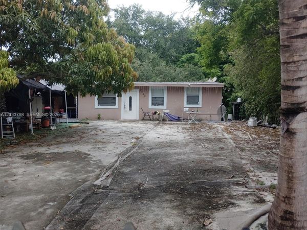 1725 NW 111th St , Miami, FL 33167