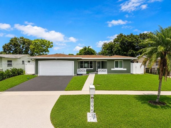 8951 NW 21st St , Pembroke Pines, FL 33024