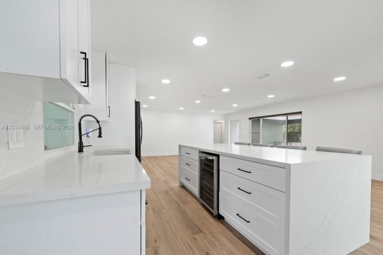 8951 NW 21st St , Pembroke Pines, FL 33024 Photo
