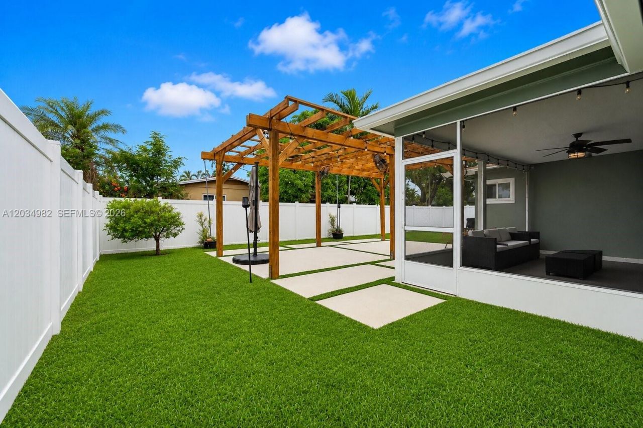 8951 NW 21st St , Pembroke Pines, FL 33024 Photo