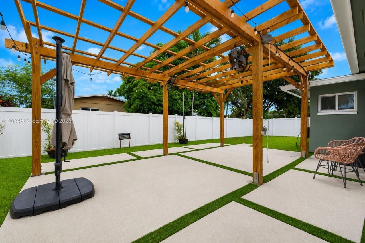 8951 NW 21st St , Pembroke Pines, FL 33024 Photo