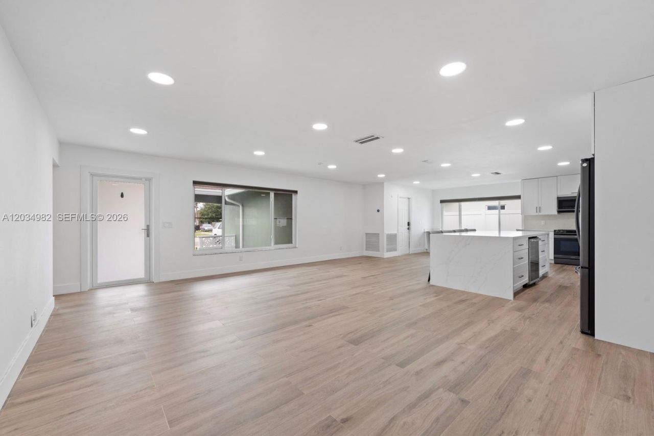 8951 NW 21st St , Pembroke Pines, FL 33024 Photo