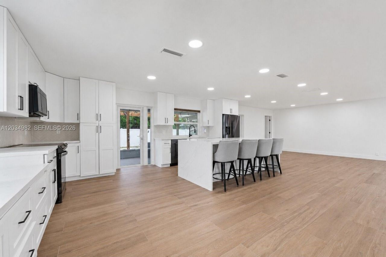 8951 NW 21st St , Pembroke Pines, FL 33024 Photo