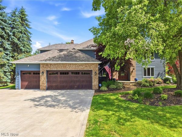5743 Williamsburg Drive , Highland Heights, OH 44143