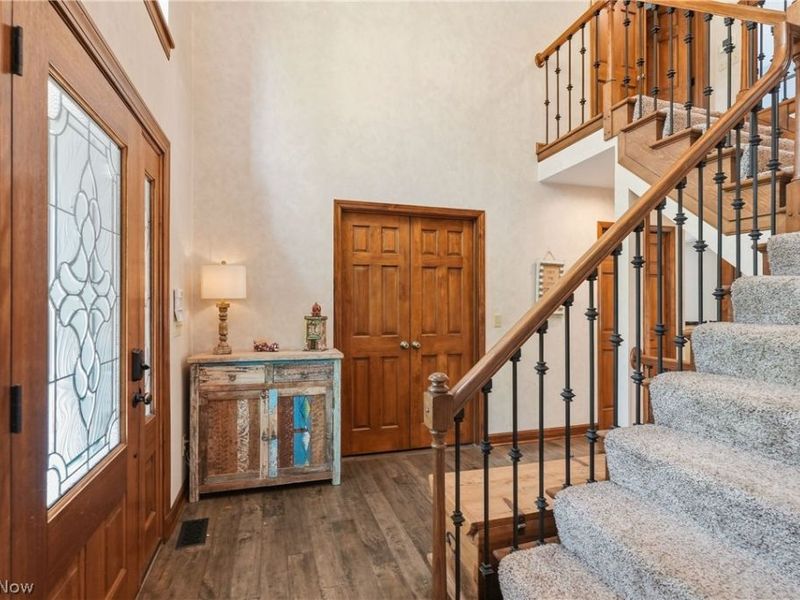 5743 Williamsburg Drive, Highland Heights, OH 44143 Photo 3