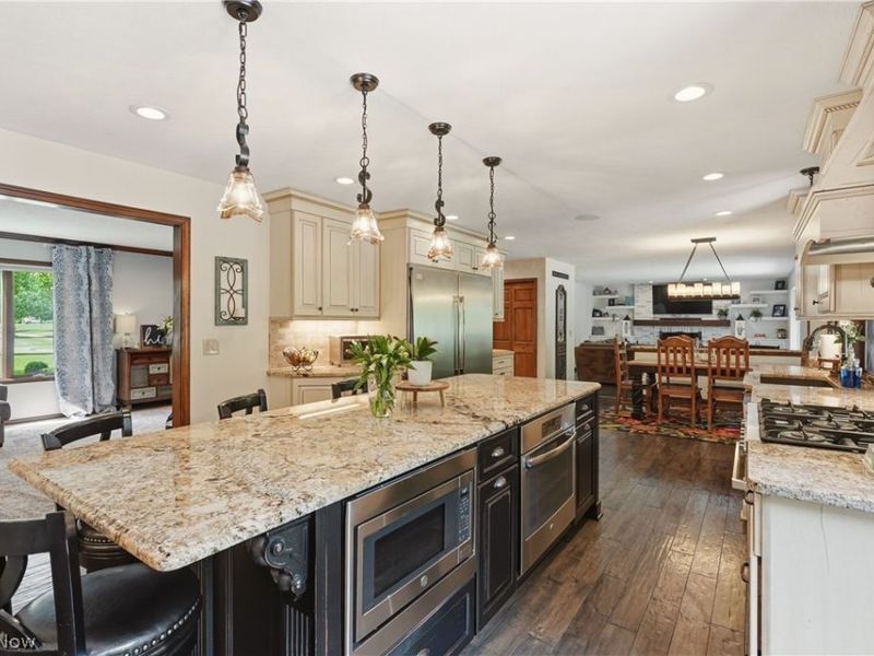 5743 Williamsburg Drive, Highland Heights, OH 44143 Photo 4