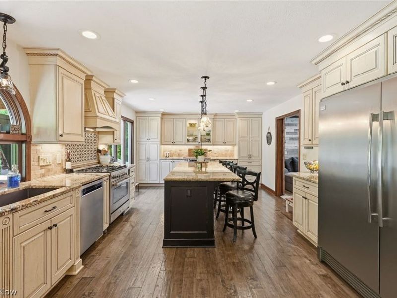 5743 Williamsburg Drive, Highland Heights, OH 44143 Photo 6
