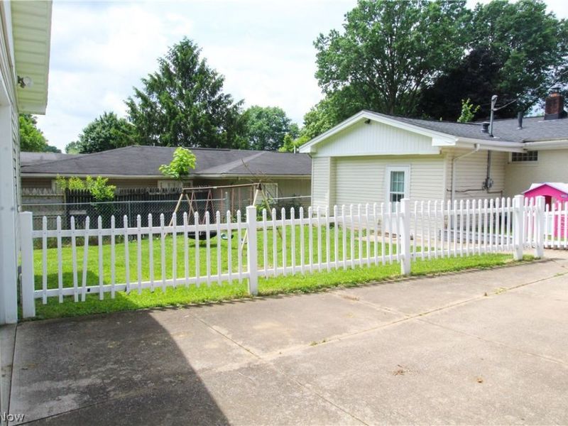 720 Emerson Avenue NW, North Canton, OH 44720 Photo 2