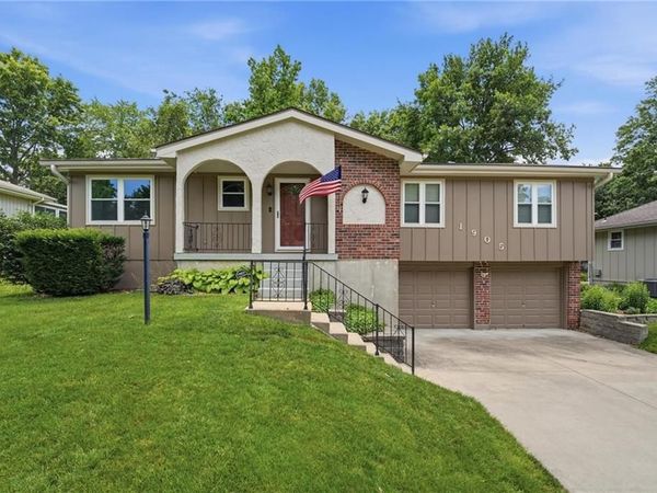 1905 SW Ensley Lane, Lee's Summit, MO 64081