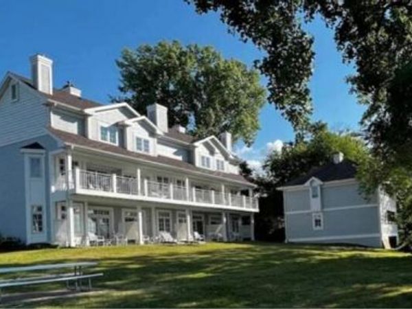 4200 West End ROAD, Lake Geneva, WI 53147