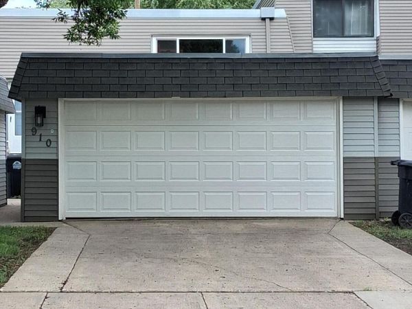 910 N 39TH Street, Grand Forks, ND 58203