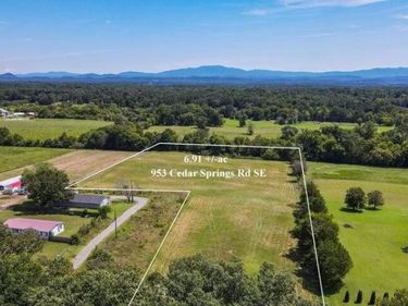 953 Cedar Springs Road SE, Cleveland, TN 37323