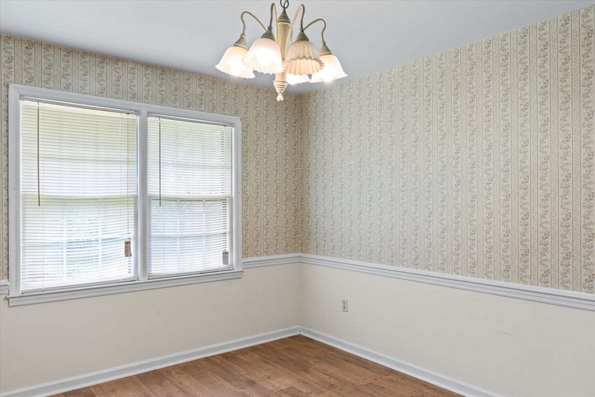 2495 Greenridge Road Photo 7