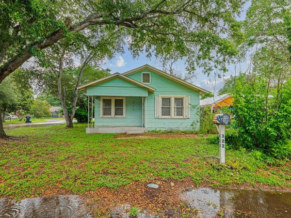 322 Blanco ST, Luling, TX 78648