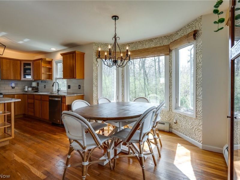 7156 Holzhauer Road, Sagamore Hills, OH 44067 Photo 11