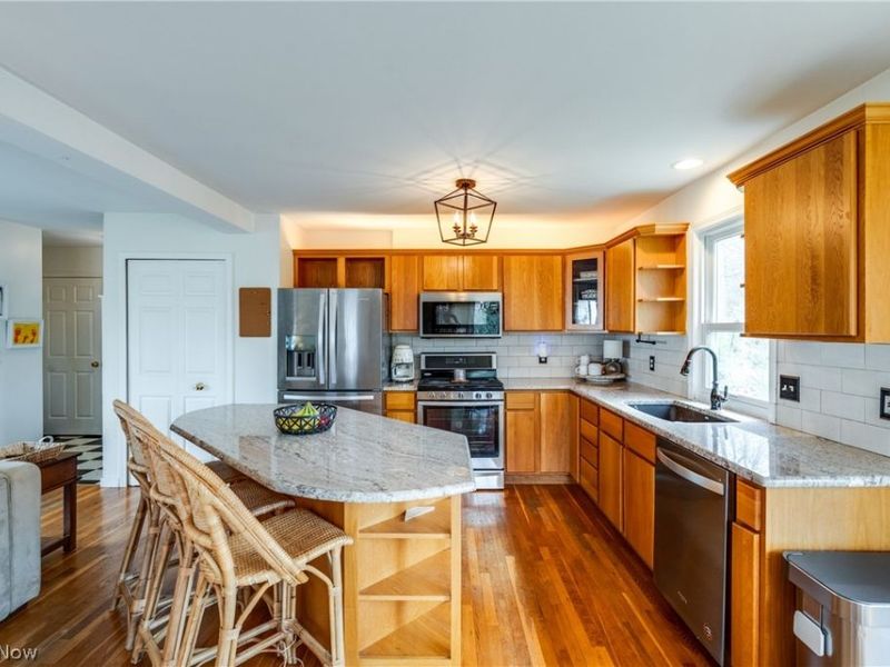 7156 Holzhauer Road, Sagamore Hills, OH 44067 Photo 13