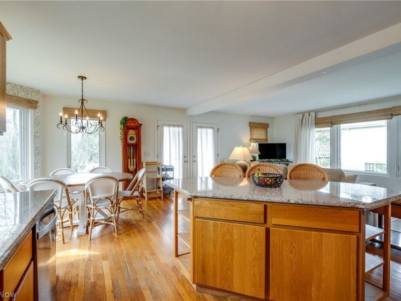 7156 Holzhauer Road, Sagamore Hills, OH 44067 Photo 15