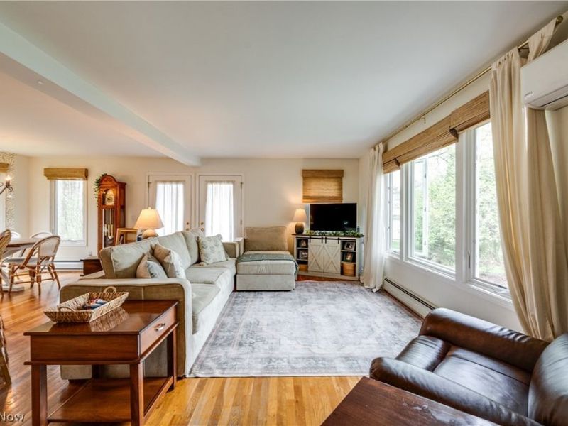 7156 Holzhauer Road, Sagamore Hills, OH 44067 Photo 9