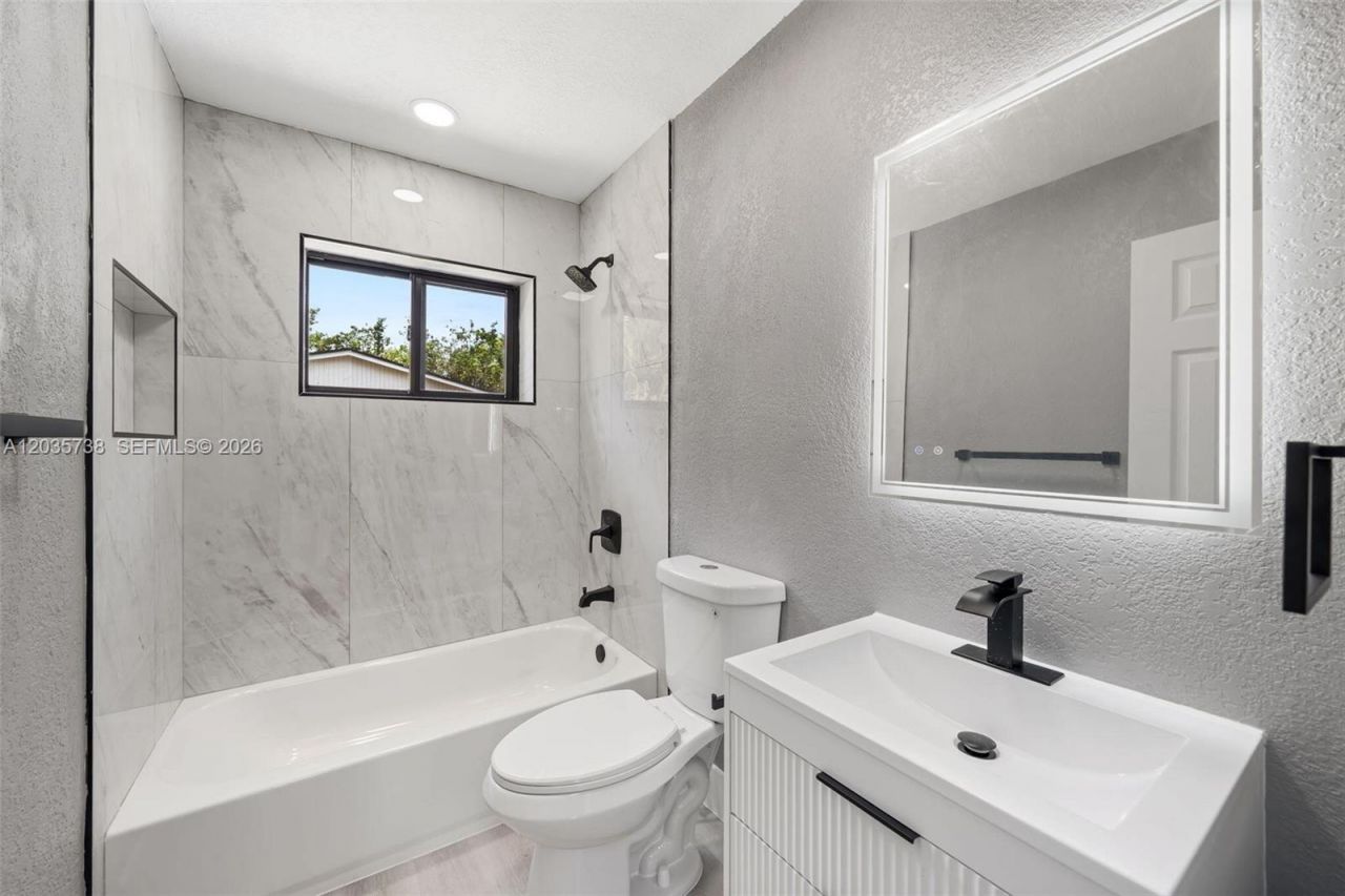 1944 NE 2nd Ave , Pompano Beach, FL 33060 Photo