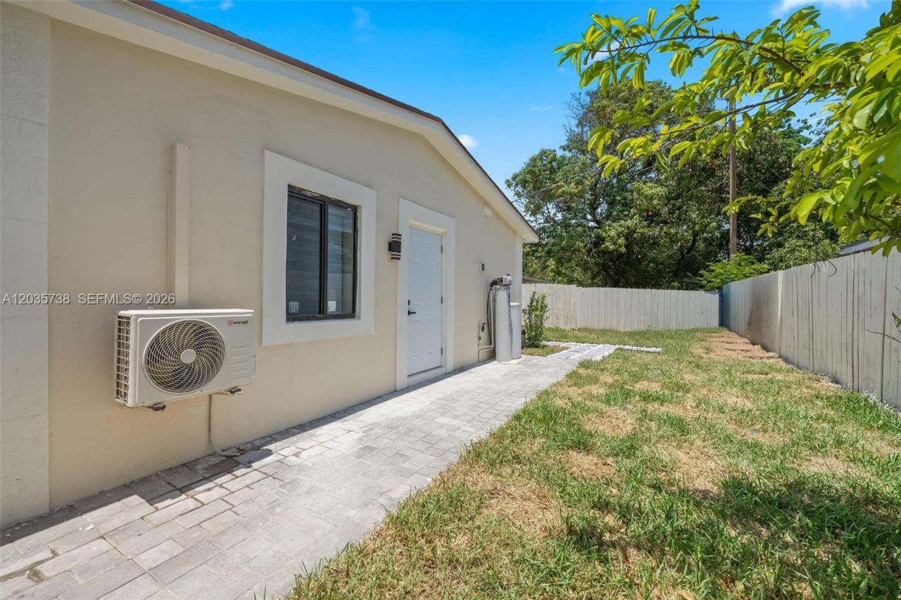 1944 NE 2nd Ave , Pompano Beach, FL 33060 Photo