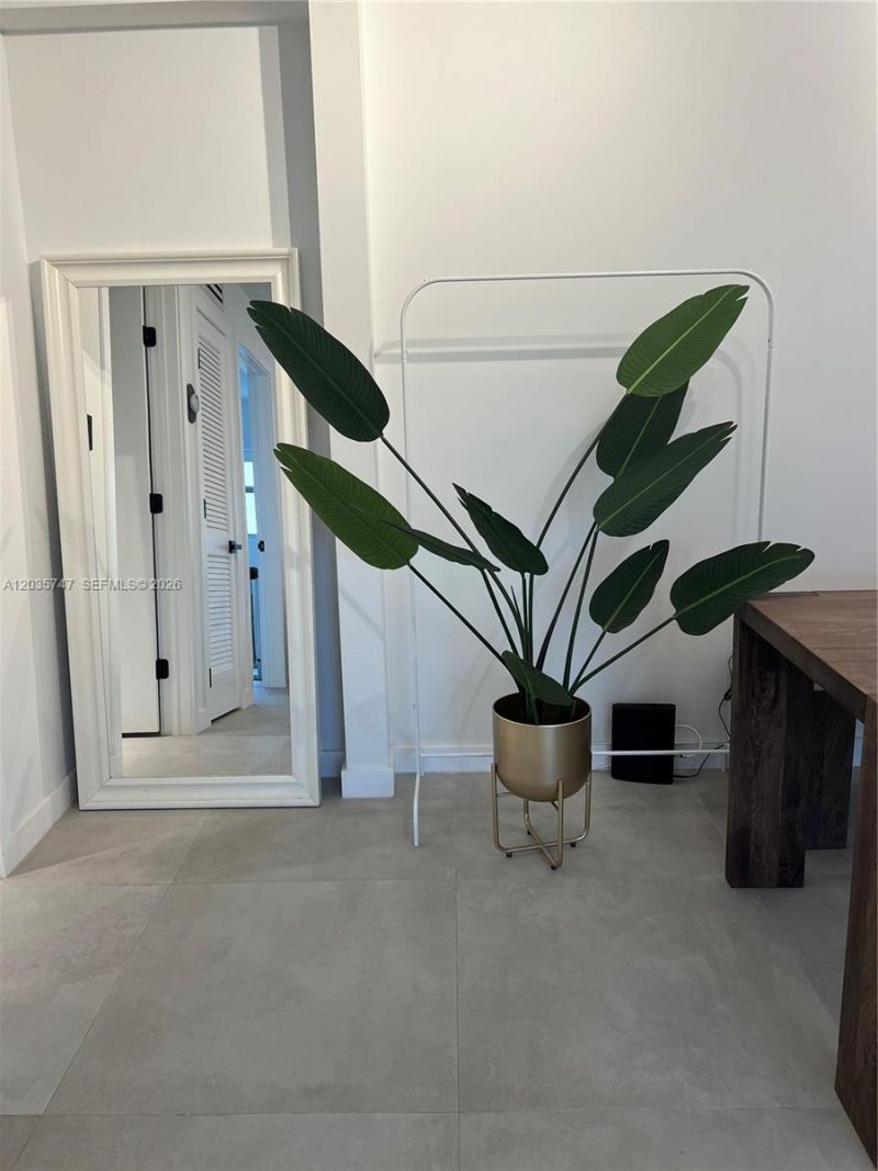 240 Collins Ave , Unit 4A, Miami Beach, FL 33139 Photo