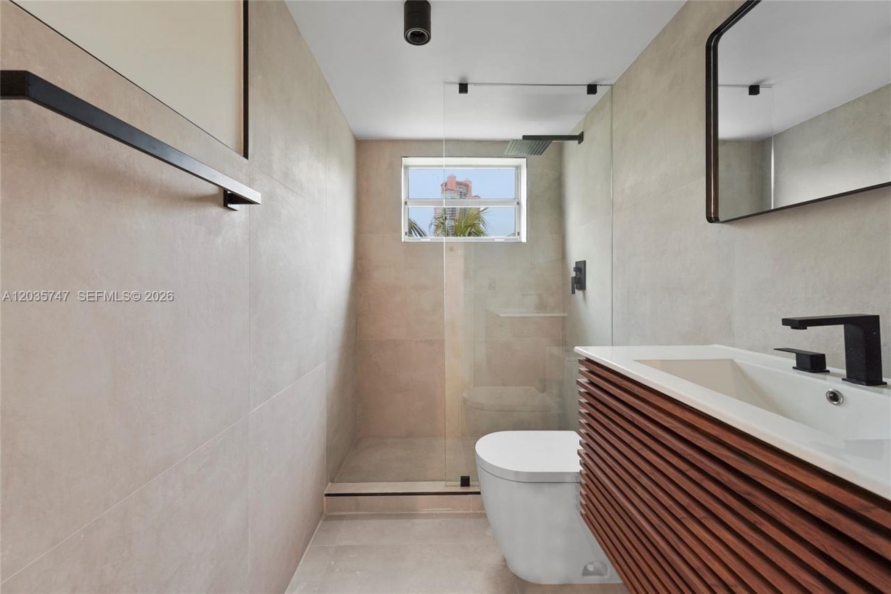 240 Collins Ave , Unit 4A, Miami Beach, FL 33139 Photo