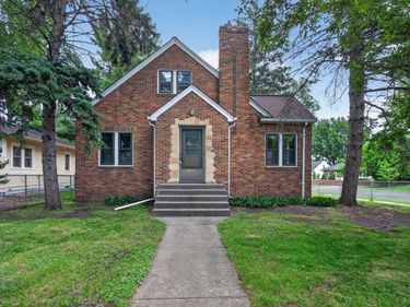 1262 Edgcumbe Road, Saint Paul, MN 55105