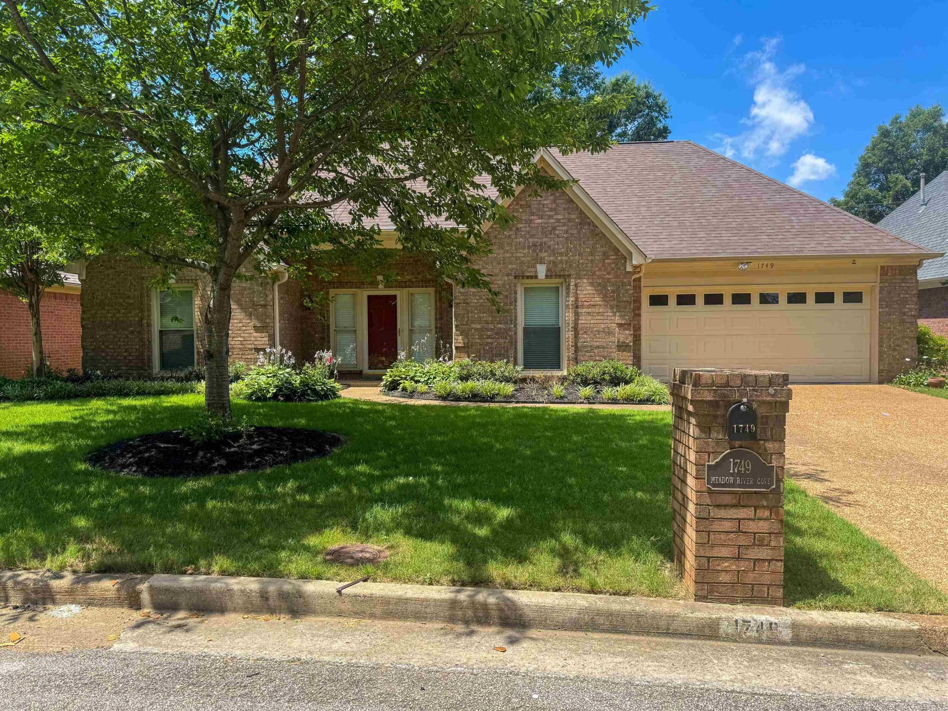 1749 Meadow River Cv, Memphis, TN 38016 Main Photo