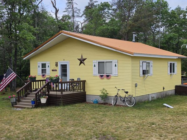 11 N MCKINLEY Road, Mio, MI 48647