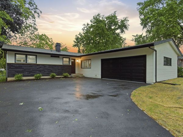6411 Londonderry Drive, Cary, IL 60013