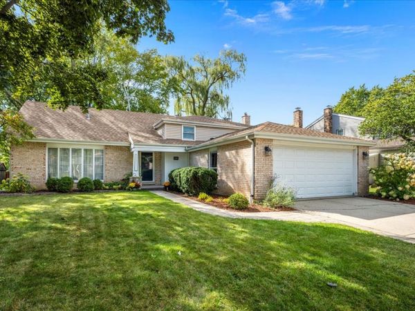 1145 Weeping Willow Lane , Libertyville, IL 60048